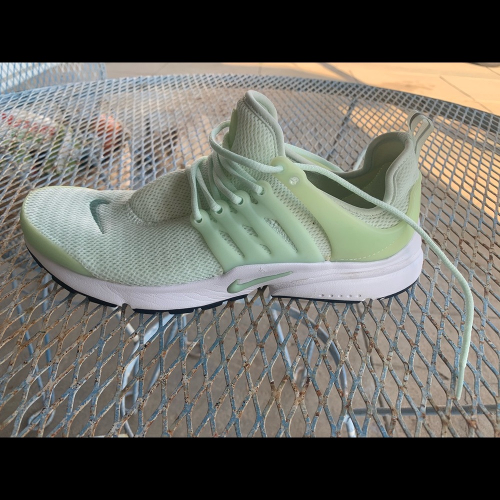 Women’s Nike Presto Sneakers Size 10